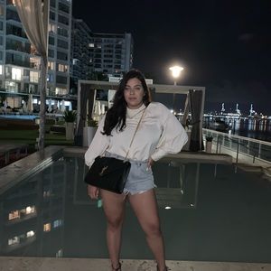 Turtle neck blouse 💛